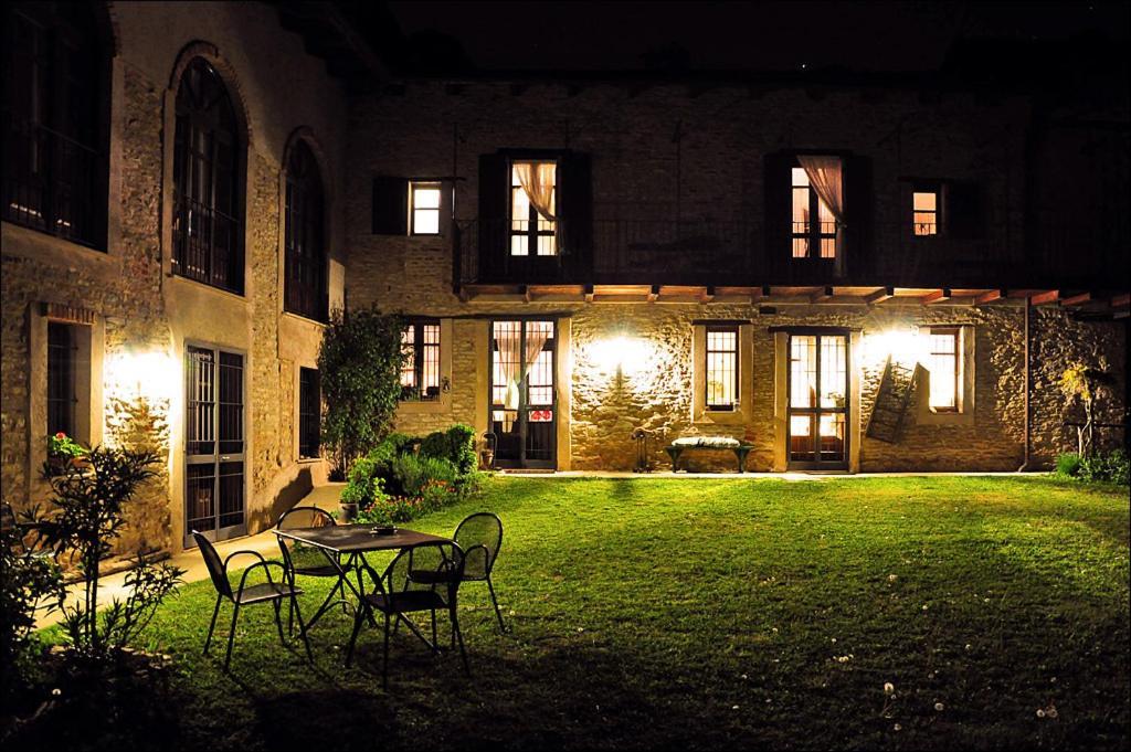 Casa Branzele Bed and Breakfast Trezzo Tinella Buitenkant foto