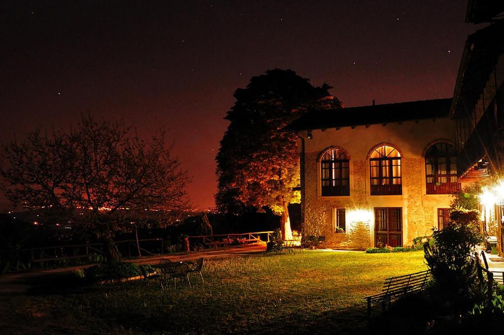 Casa Branzele Bed and Breakfast Trezzo Tinella Buitenkant foto