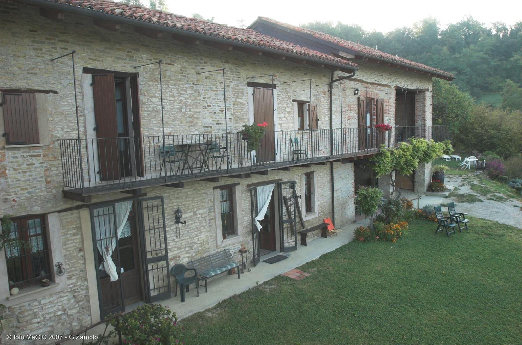 Casa Branzele Bed and Breakfast Trezzo Tinella Buitenkant foto