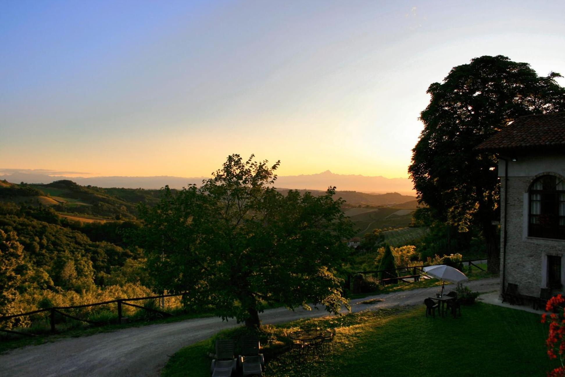 Casa Branzele Bed and Breakfast Trezzo Tinella Buitenkant foto