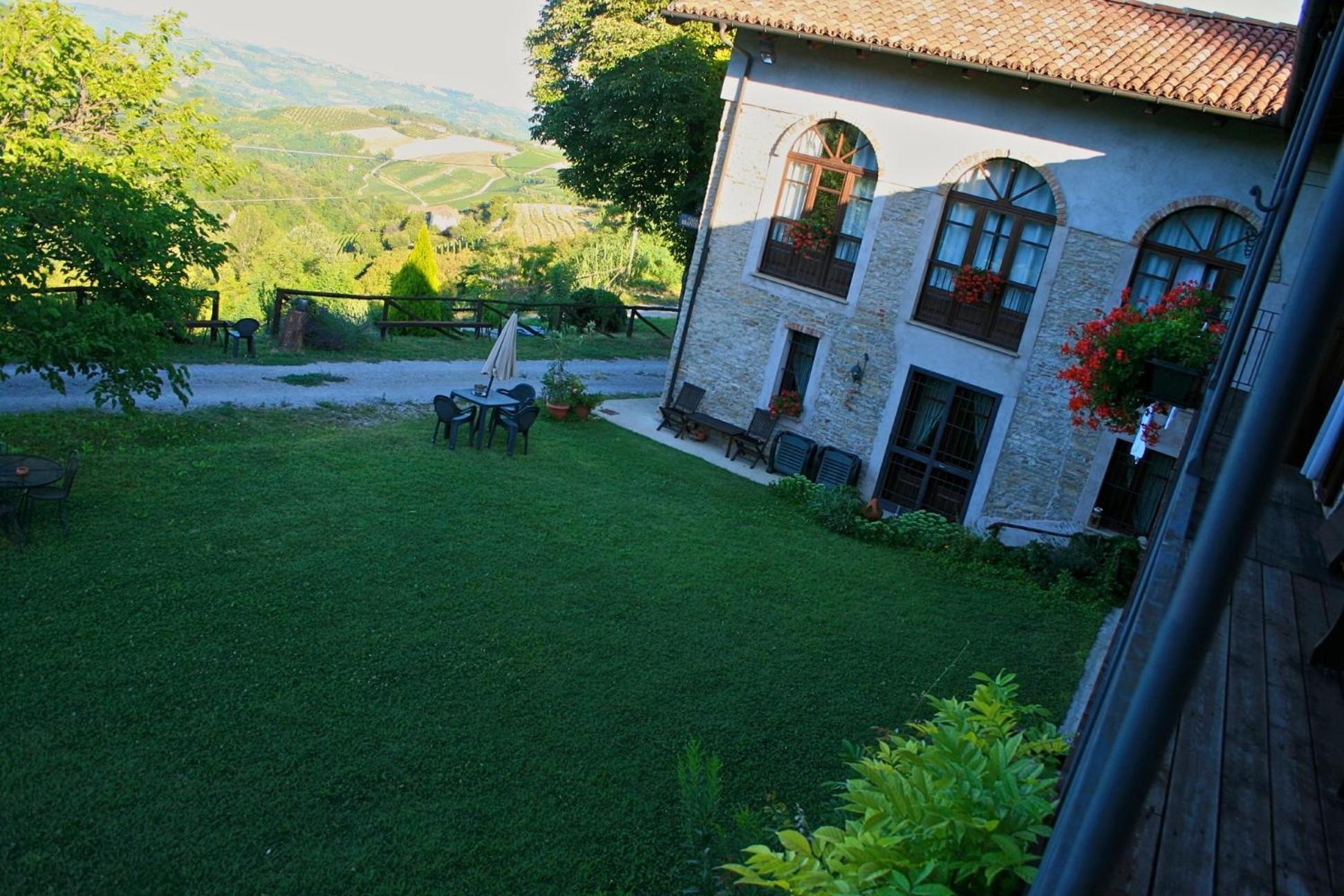 Casa Branzele Bed and Breakfast Trezzo Tinella Buitenkant foto