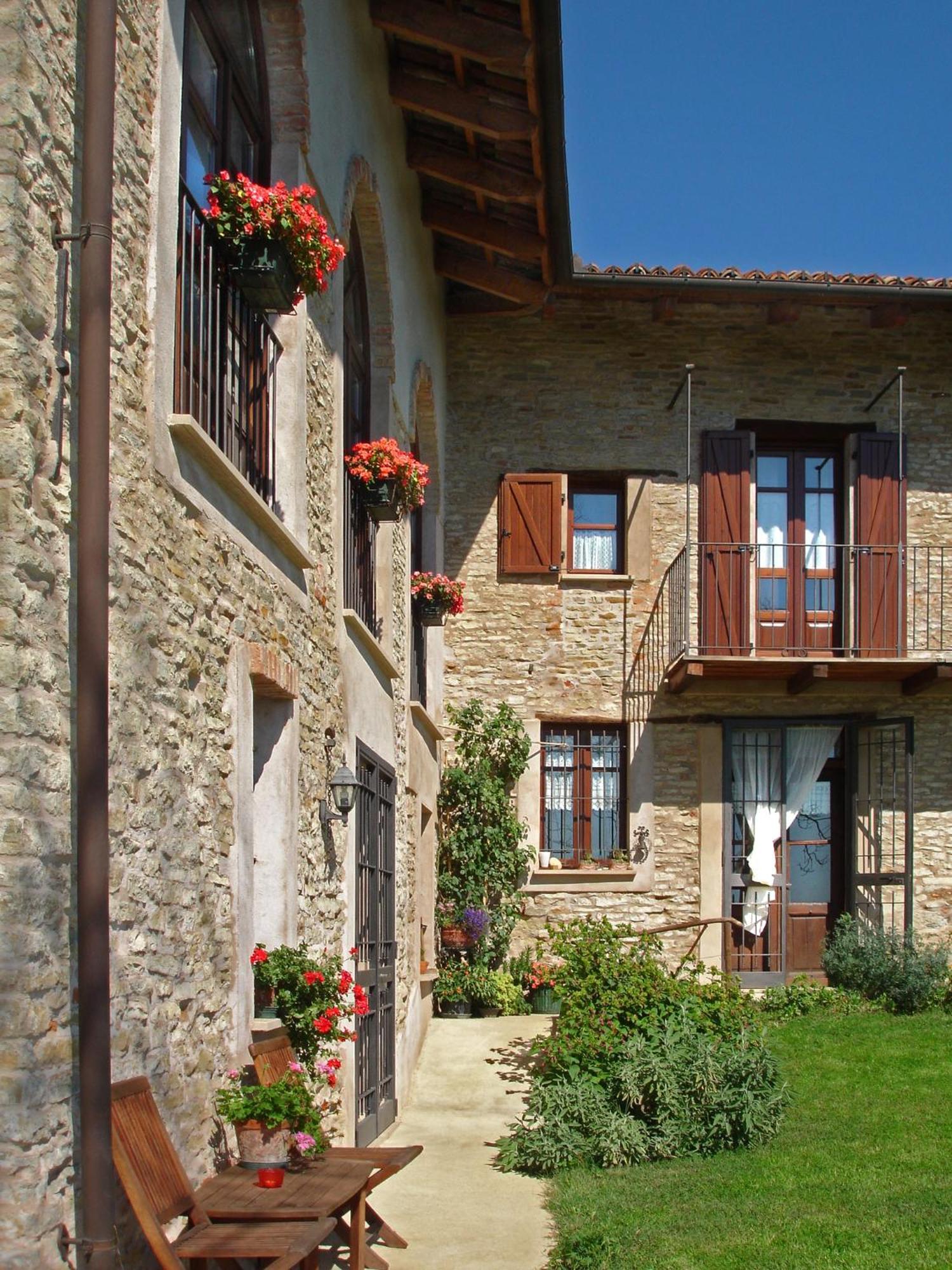 Casa Branzele Bed and Breakfast Trezzo Tinella Buitenkant foto
