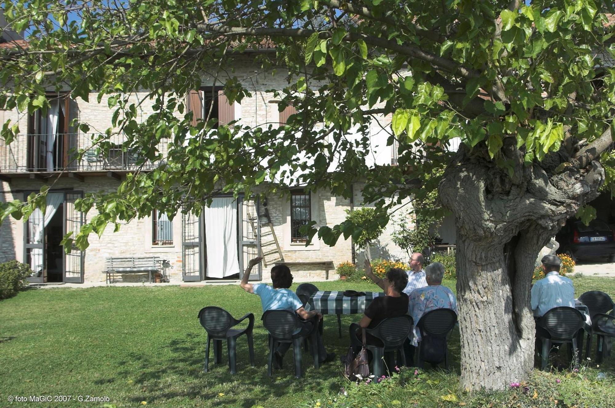 Casa Branzele Bed and Breakfast Trezzo Tinella Buitenkant foto