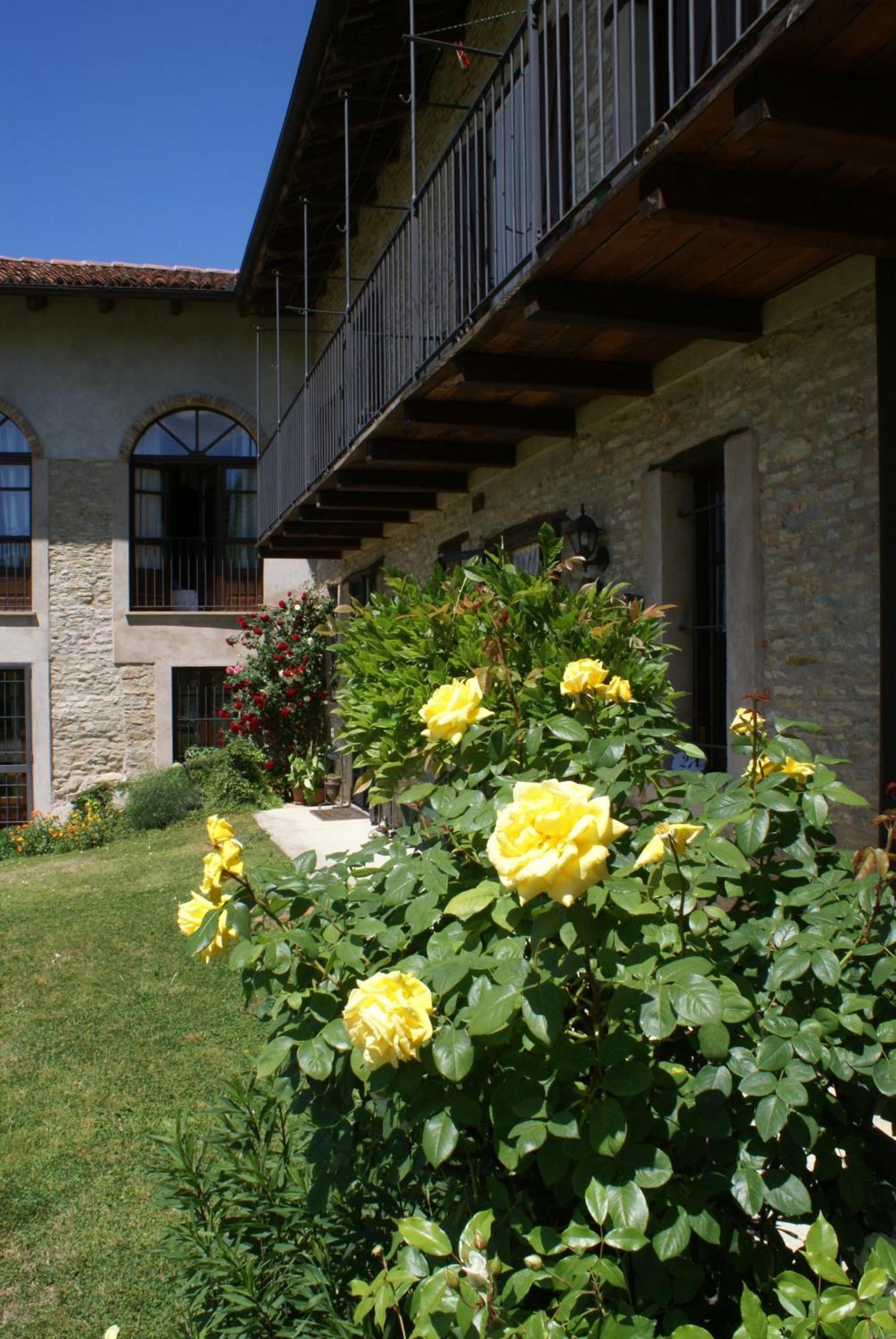 Casa Branzele Bed and Breakfast Trezzo Tinella Buitenkant foto